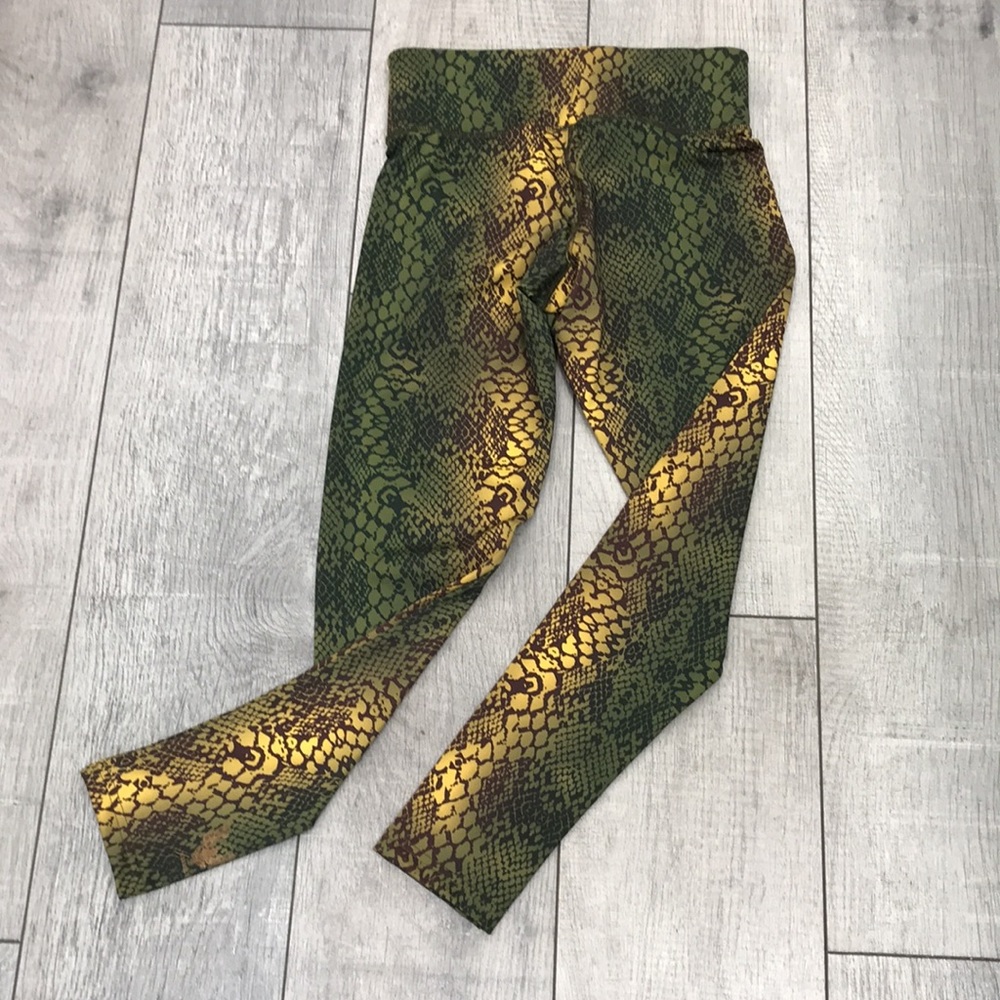 Kismet Asasara yoga leggings. Green and yellow snake print. Sz S New.